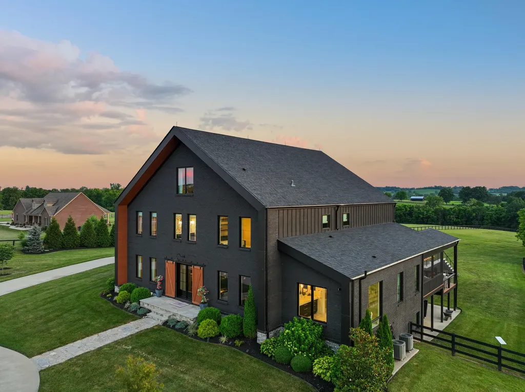689 Sarah Blake Lane Versailles KY 40383