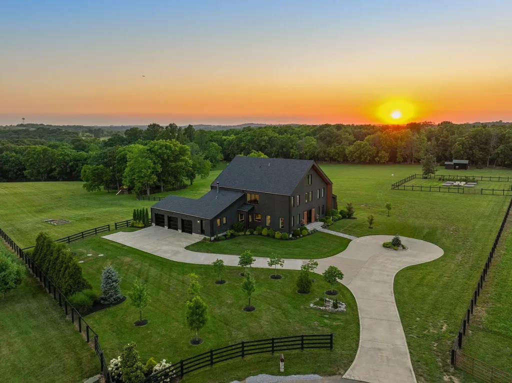 689 Sarah Blake Lane Versailles KY 40383