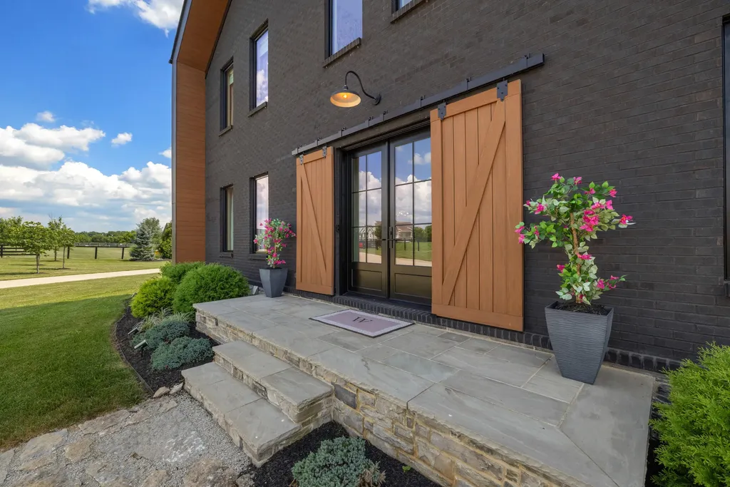 689 Sarah Blake Lane Versailles KY 40383