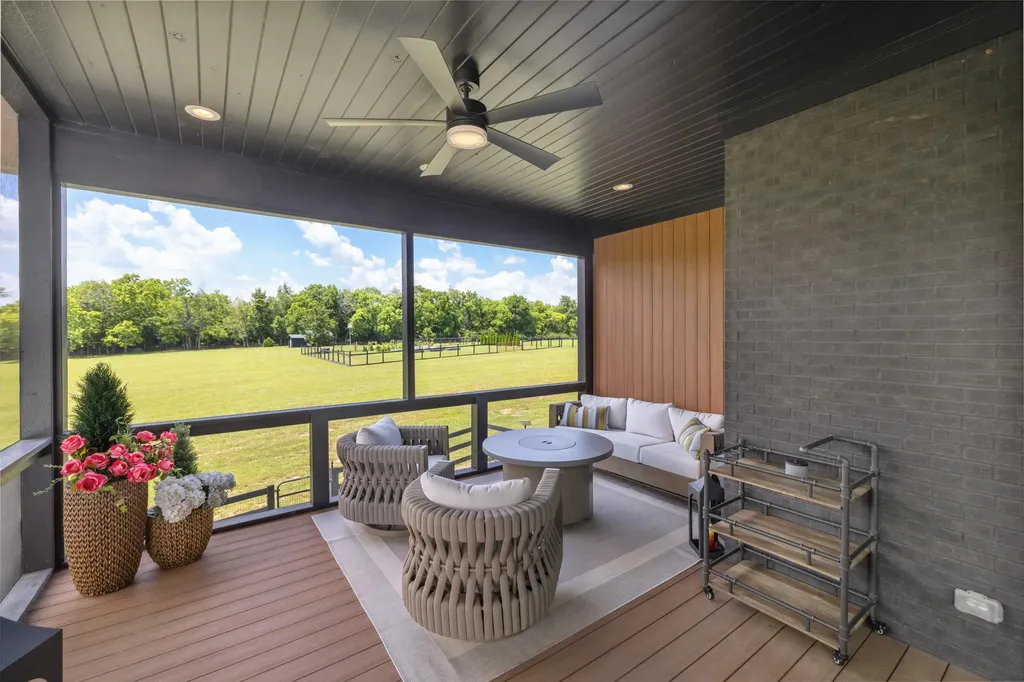 689 Sarah Blake Lane Versailles KY 40383
