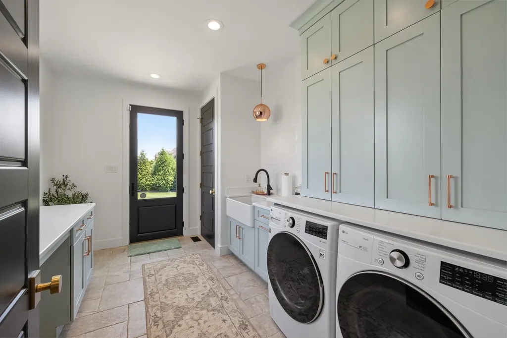 689 Sarah Blake Lane Versailles KY 40383