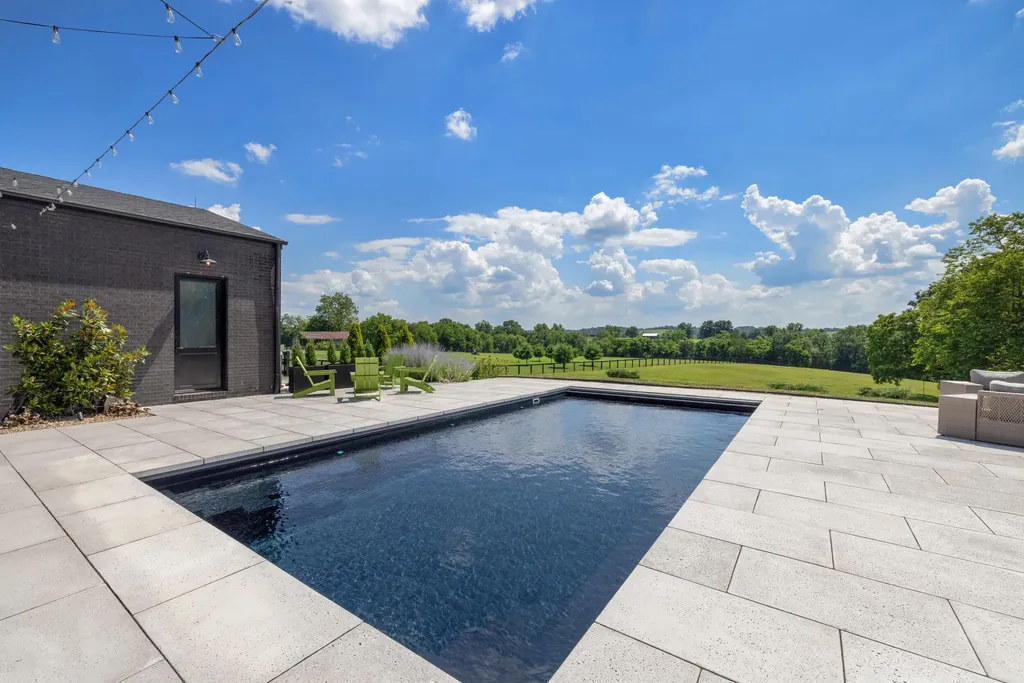 689 Sarah Blake Lane Versailles KY 40383