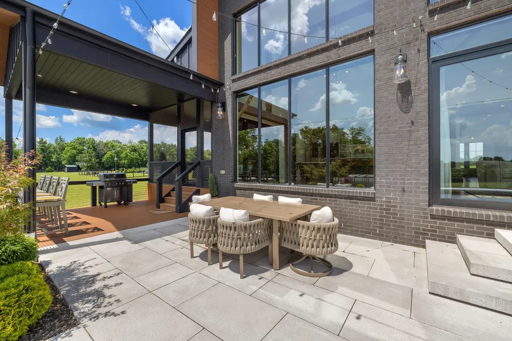 689 Sarah Blake Lane Versailles KY 40383