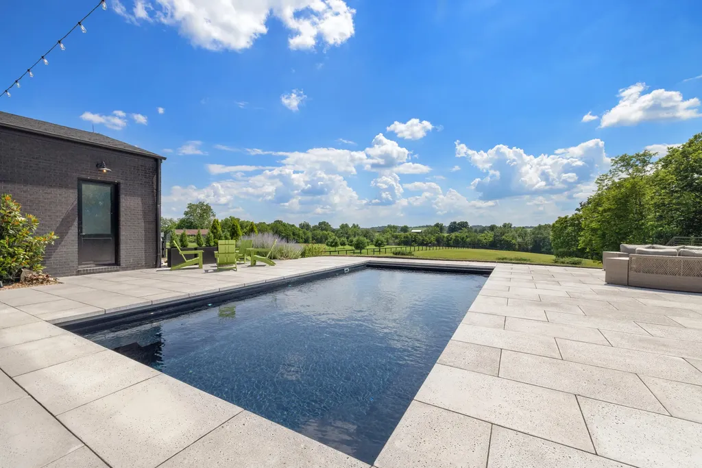 689 Sarah Blake Lane Versailles KY 40383