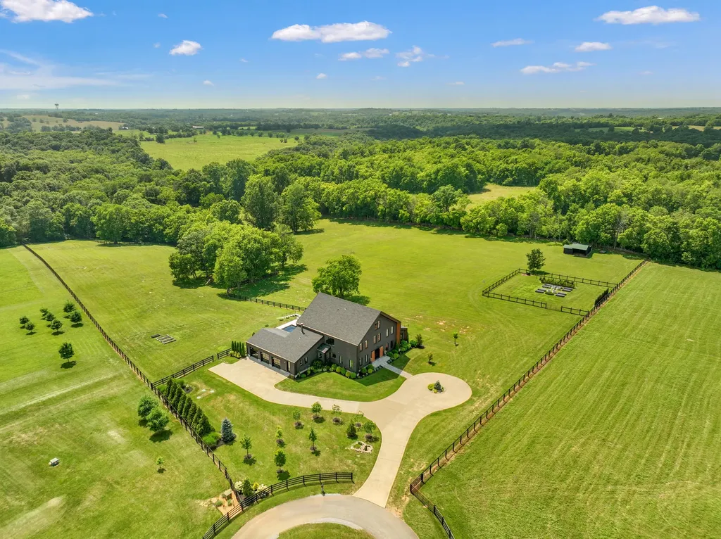 689 Sarah Blake Lane Versailles KY 40383