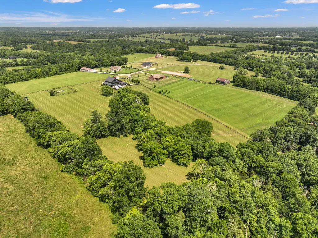 689 Sarah Blake Lane Versailles KY 40383
