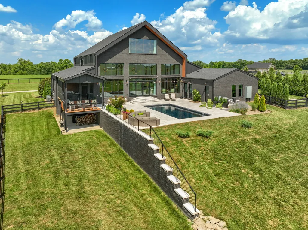 689 Sarah Blake Lane Versailles KY 40383