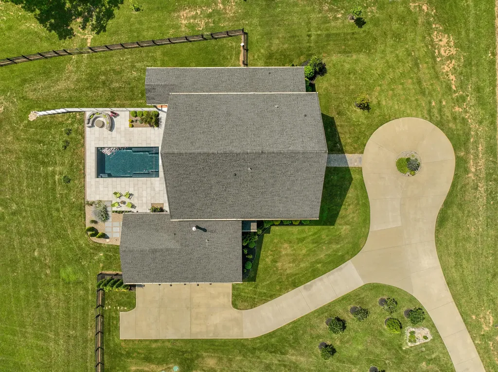 689 Sarah Blake Lane Versailles KY 40383