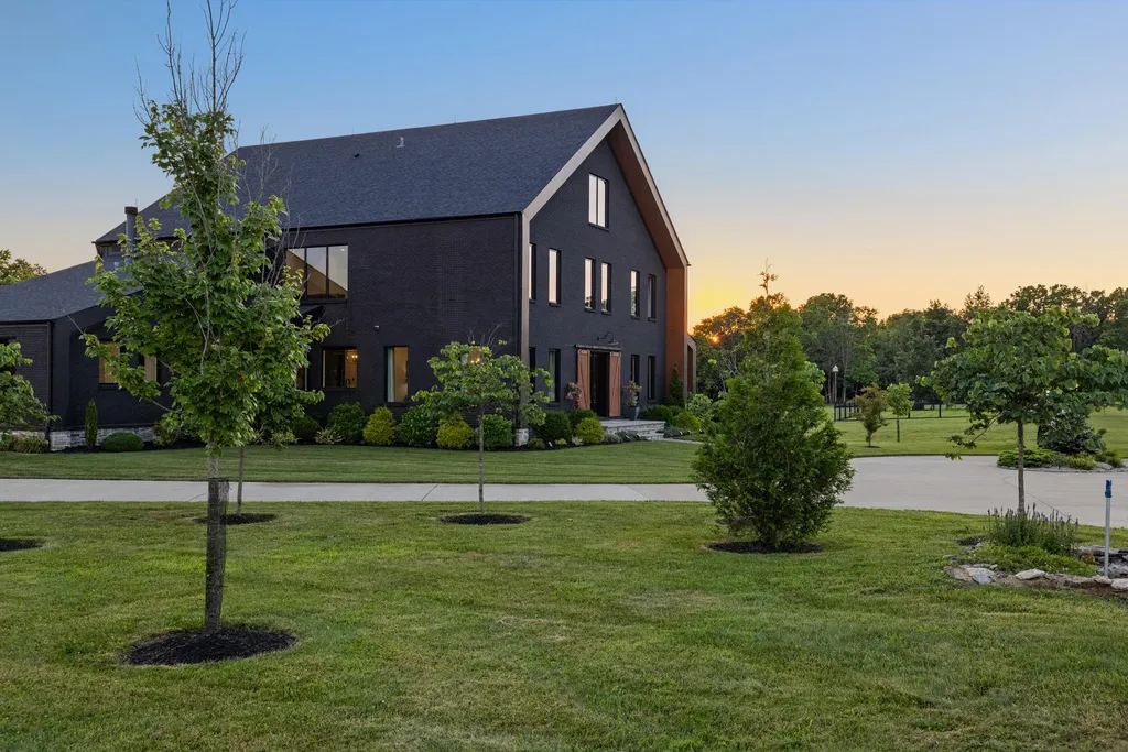689 Sarah Blake Lane Versailles KY 40383