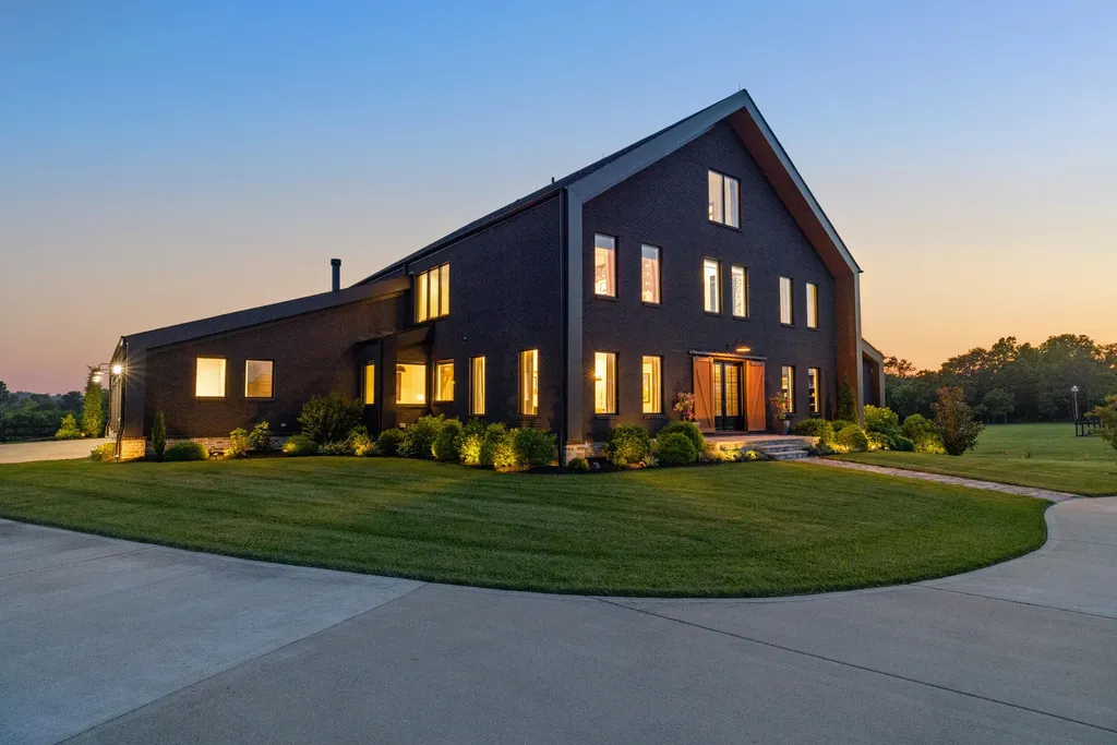689 Sarah Blake Lane Versailles KY 40383