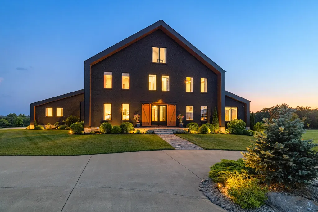 689 Sarah Blake Lane Versailles KY 40383