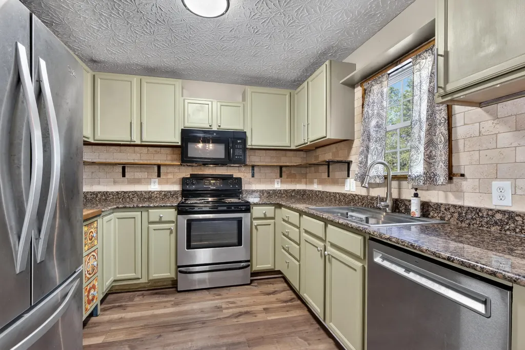 141 Leatherwood Lane Lexington KY 40511