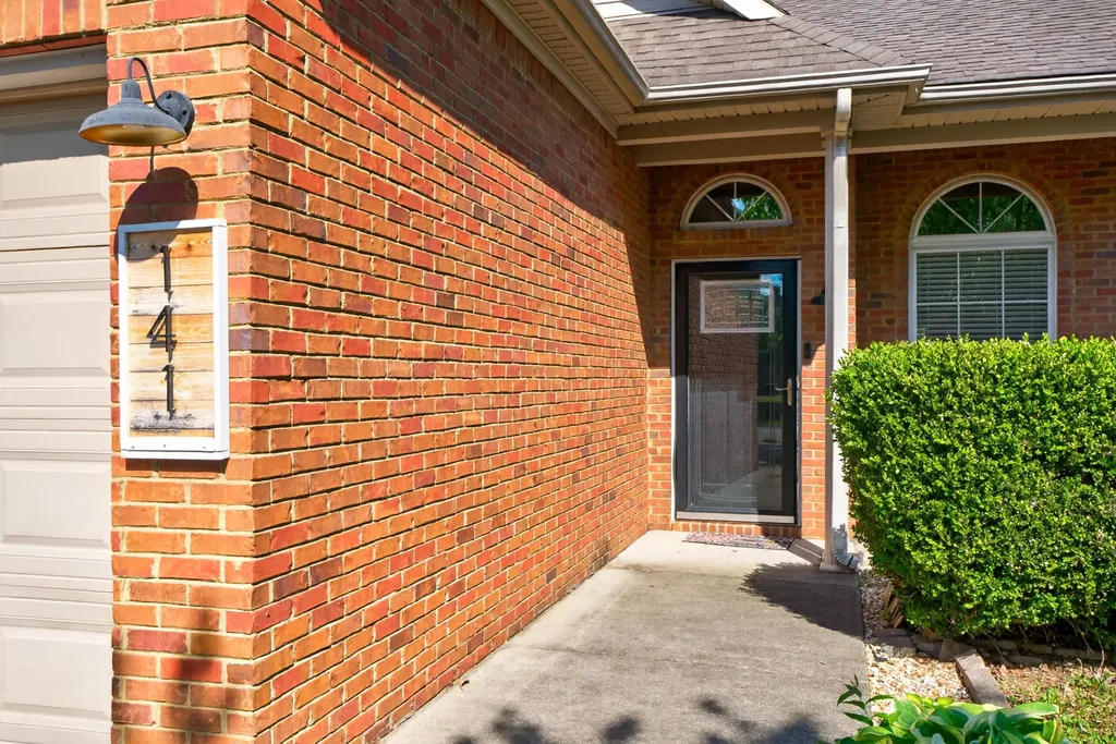 141 Leatherwood Lane Lexington KY 40511