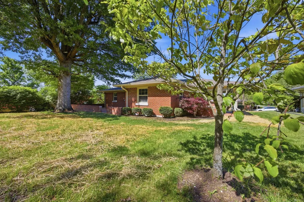 122 Meadowlark Drive Richmond KY 40475