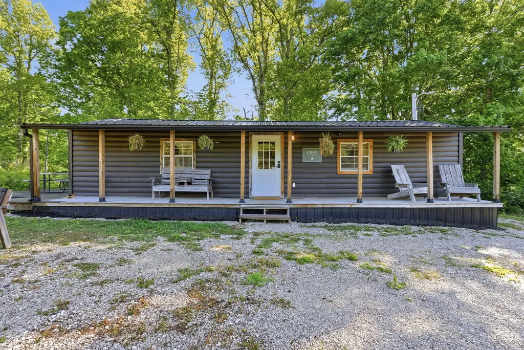 8086, 8222, 8225 Highway 15 Pine Ridge KY 41360
