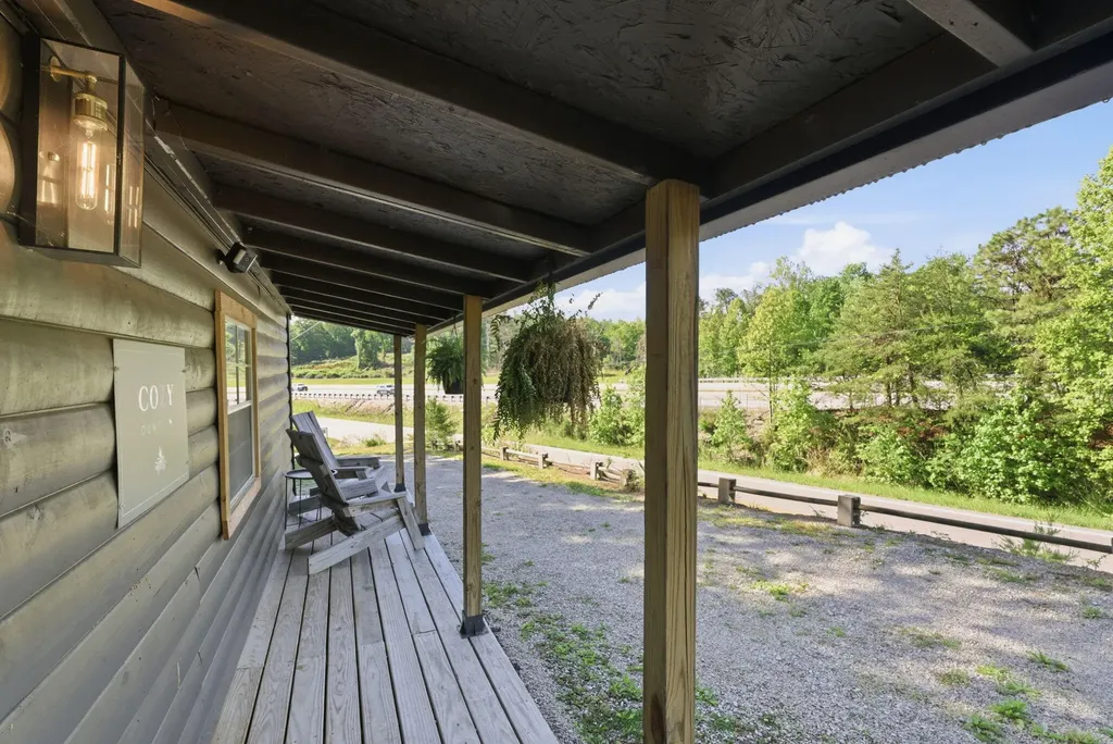 8086, 8222, 8225 Highway 15 Pine Ridge KY 41360