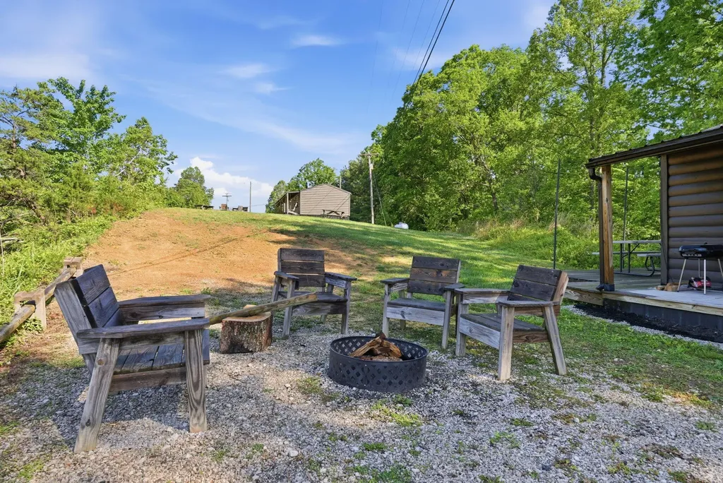 8086, 8222, 8225 Highway 15 Pine Ridge KY 41360