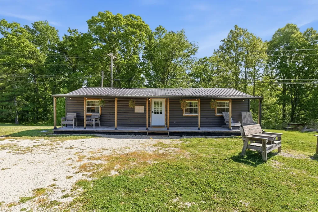 8086, 8222, 8225 Highway 15 Pine Ridge KY 41360