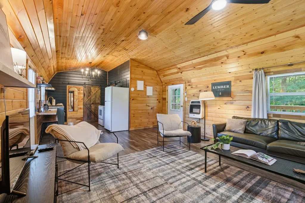 8086, 8222, 8225 Highway 15 Pine Ridge KY 41360