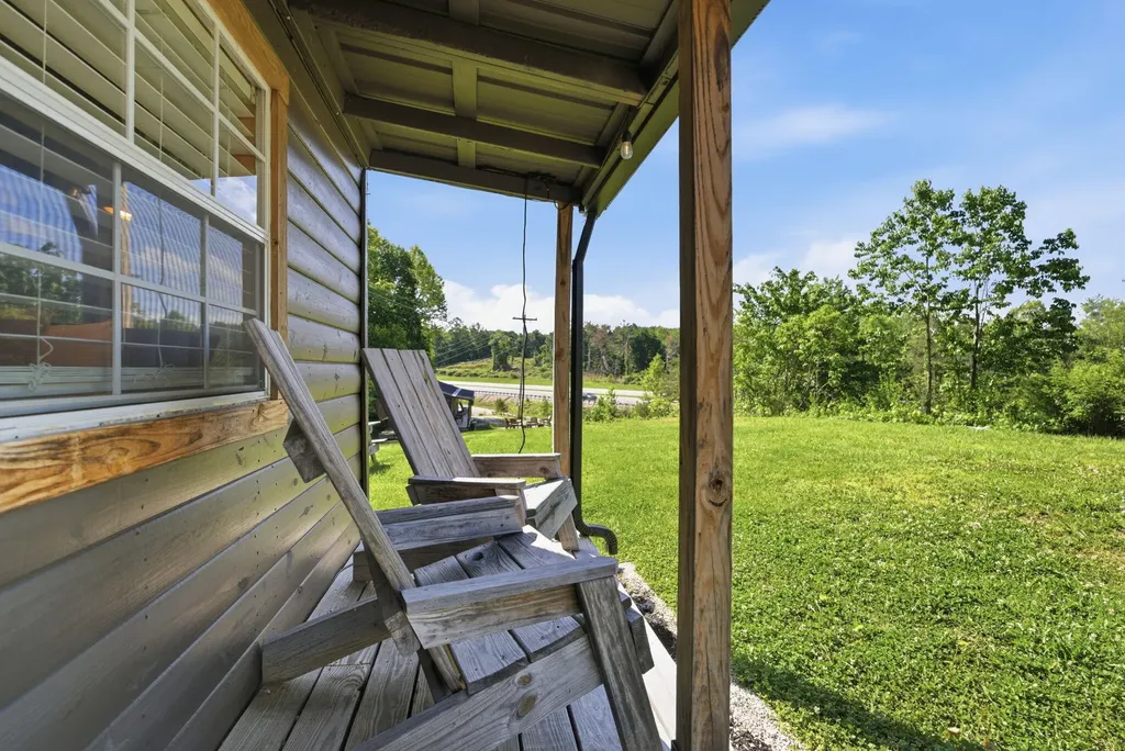 8086, 8222, 8225 Highway 15 Pine Ridge KY 41360