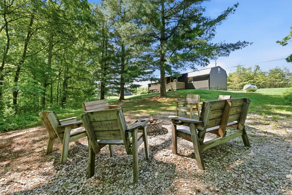 8086, 8222, 8225 Highway 15 Pine Ridge KY 41360