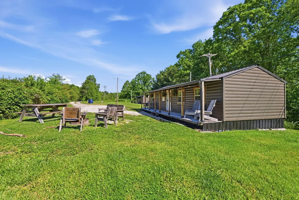8086, 8222, 8225 Highway 15 Pine Ridge KY 41360