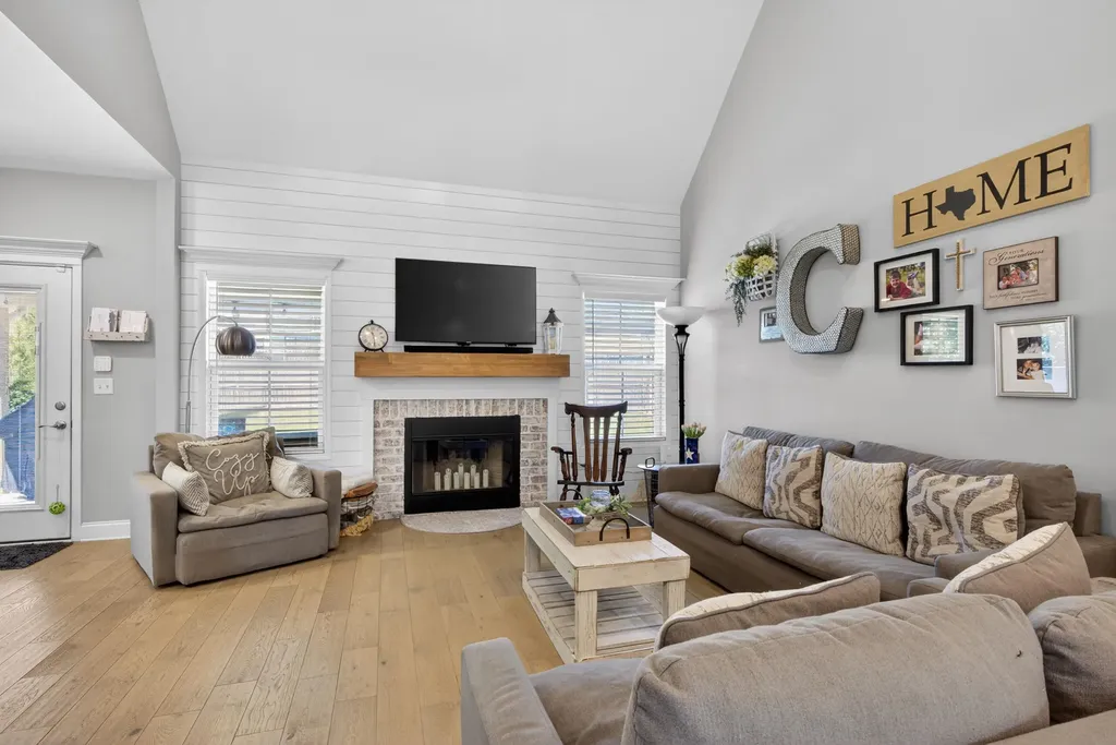 1065 Sawgrass Cove Lexington KY 40509