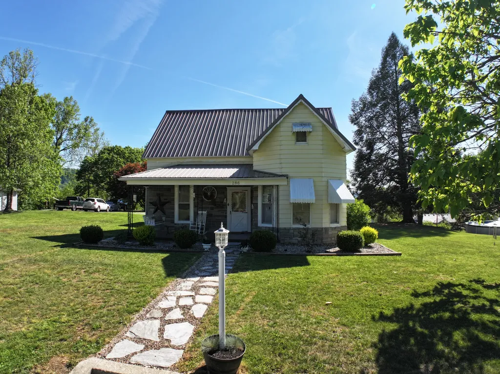 286 Broadway Street Irvine KY 40336