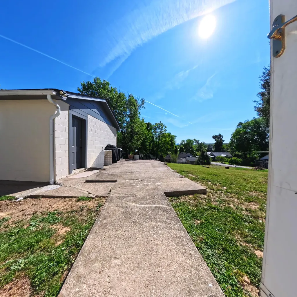 286 Broadway Street Irvine KY 40336