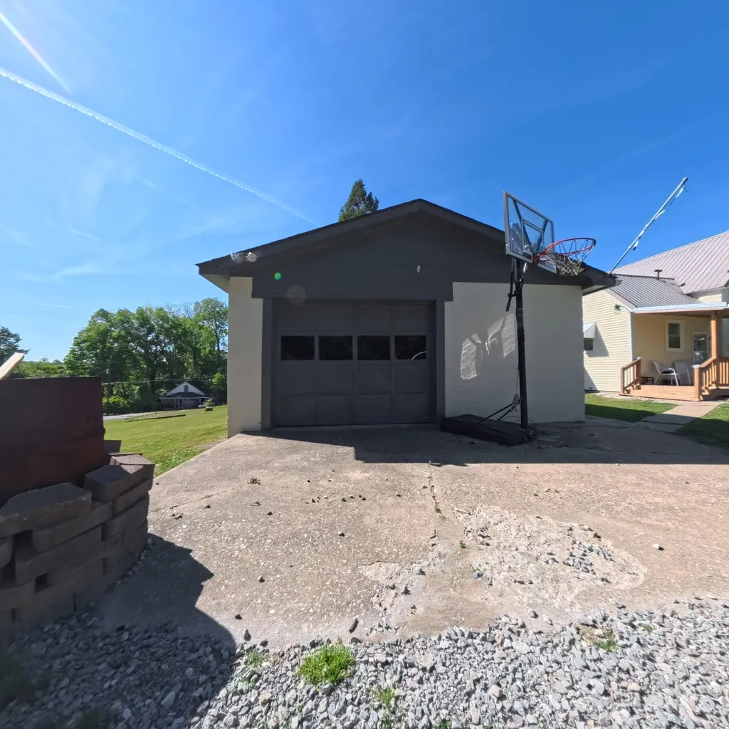 286 Broadway Street Irvine KY 40336