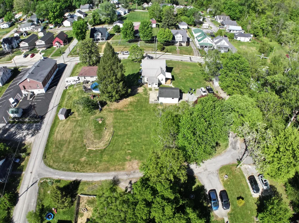286 Broadway Street Irvine KY 40336