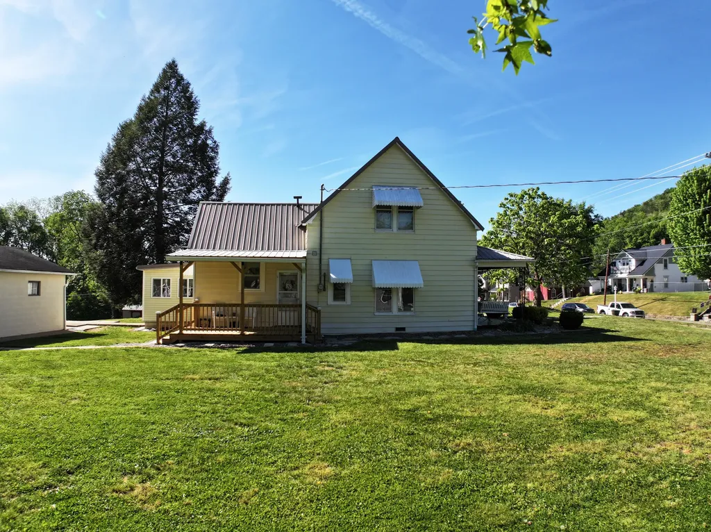 286 Broadway Street Irvine KY 40336