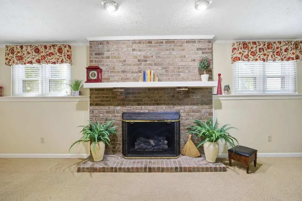 1005 Rain Court Lexington KY 40515