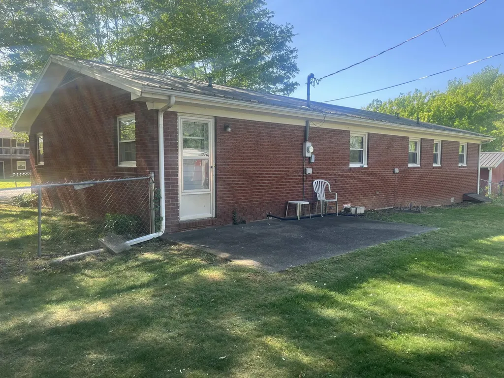 12 Hilltop Drive Science Hill KY 42553
