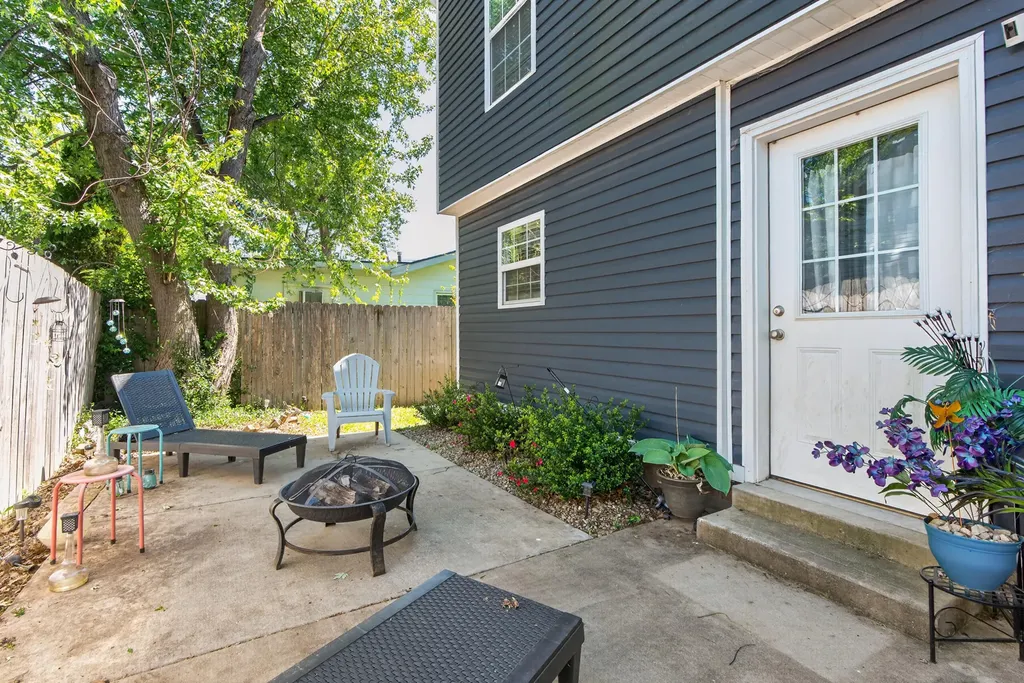 1831 Brent Street Paris KY 40361