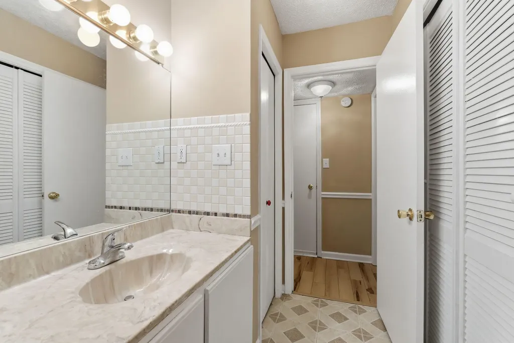 308 Squires Road Lexington KY 40515