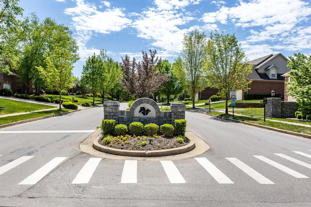 2233 Wilmington Lane Lexington KY 40513