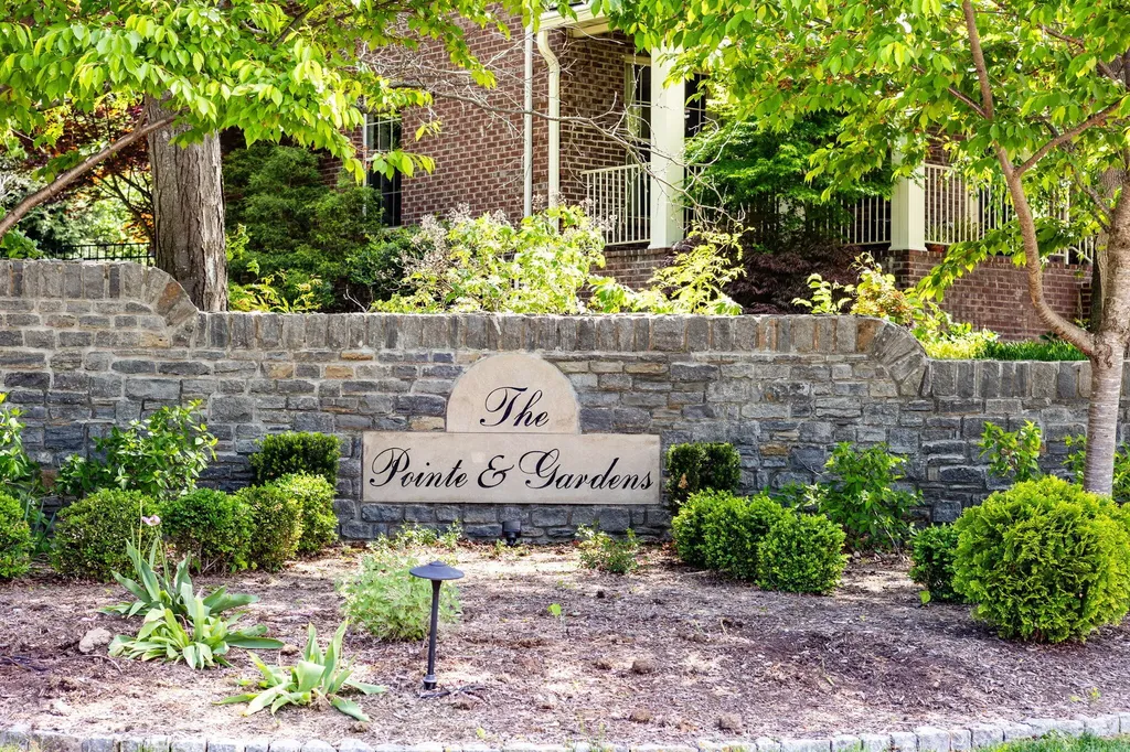 2233 Wilmington Lane Lexington KY 40513