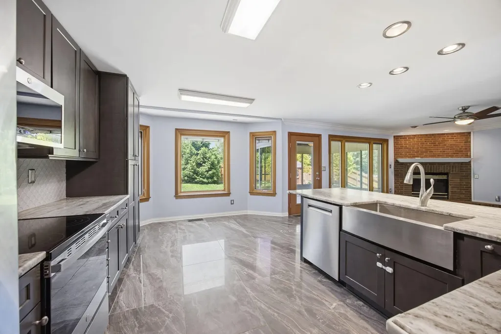 2233 Wilmington Lane Lexington KY 40513