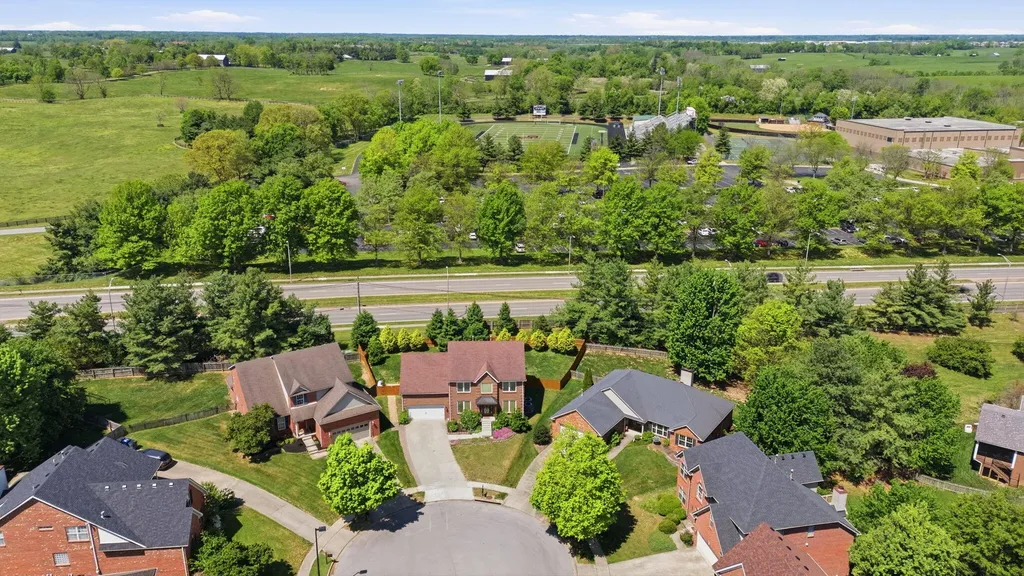 2233 Wilmington Lane Lexington KY 40513