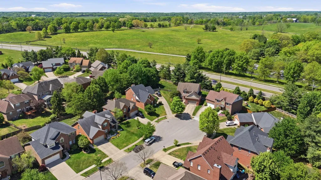 2233 Wilmington Lane Lexington KY 40513