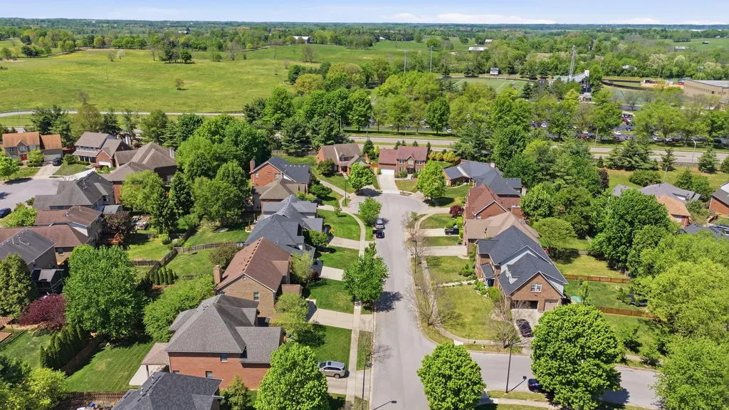 2233 Wilmington Lane Lexington KY 40513