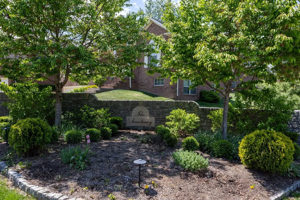 2233 Wilmington Lane Lexington KY 40513