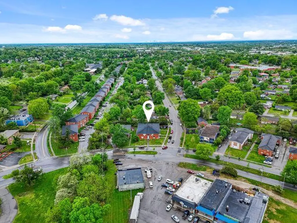 1921 Oxford Circle Lexington KY 40504