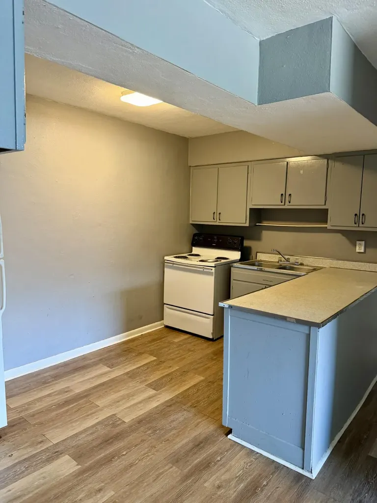 1921 Oxford Circle Lexington KY 40504