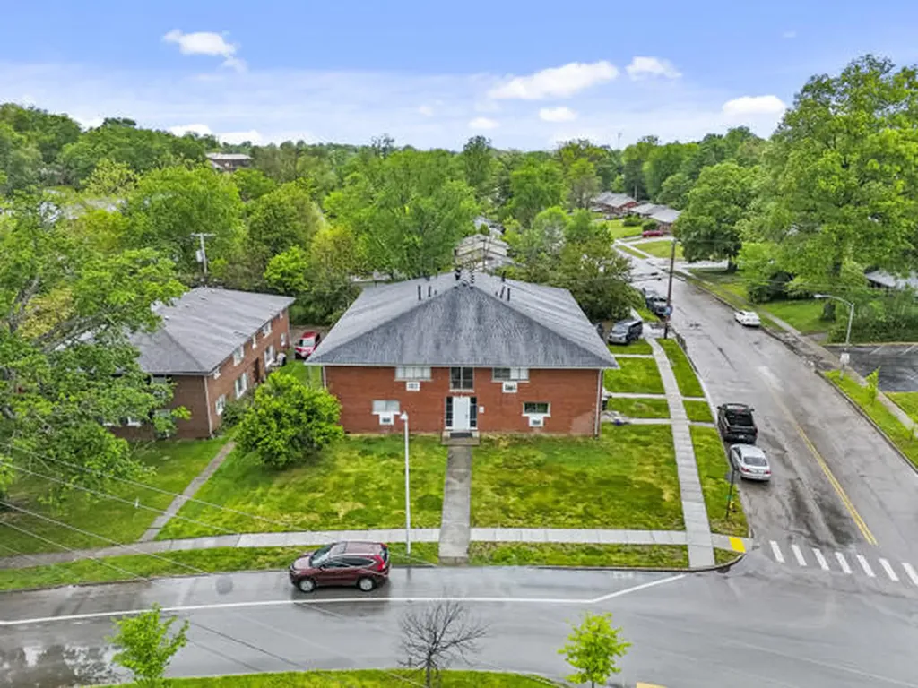 1921 Oxford Circle Lexington KY 40504