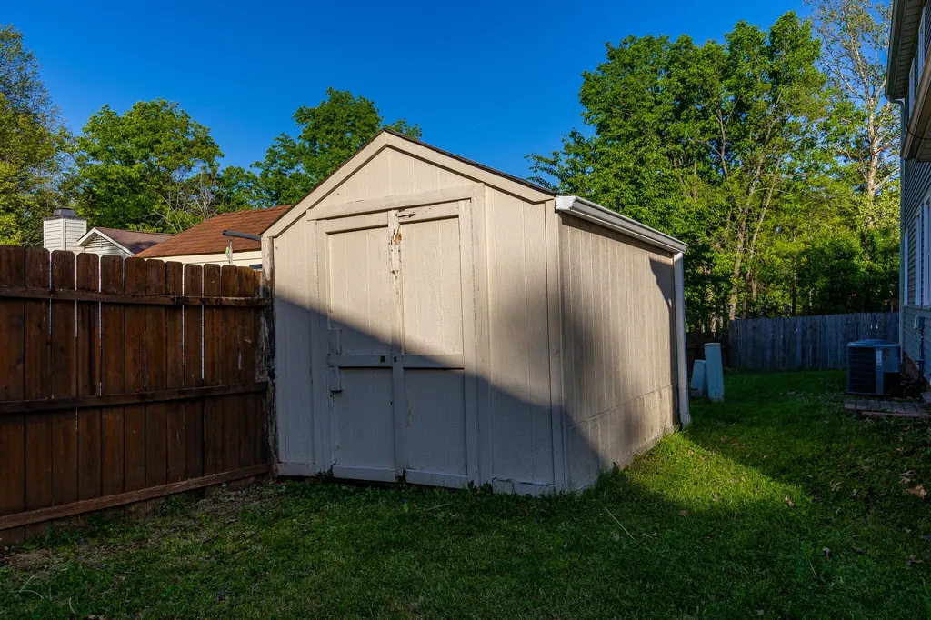 1709 Oak Place Court Lexington KY 40515