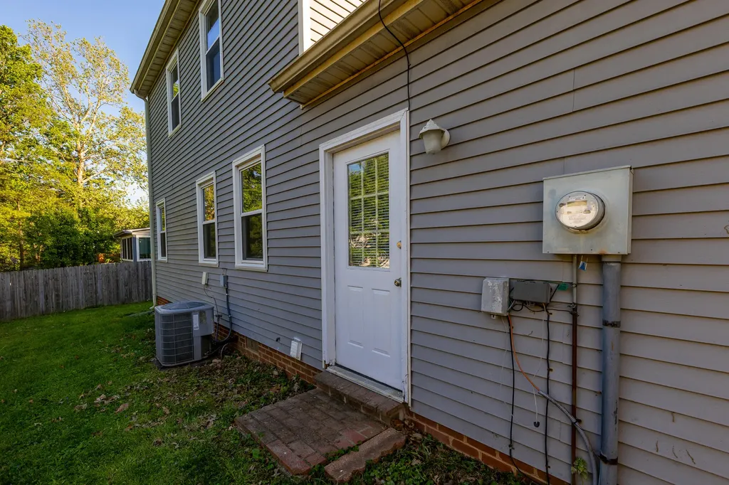 1709 Oak Place Court Lexington KY 40515