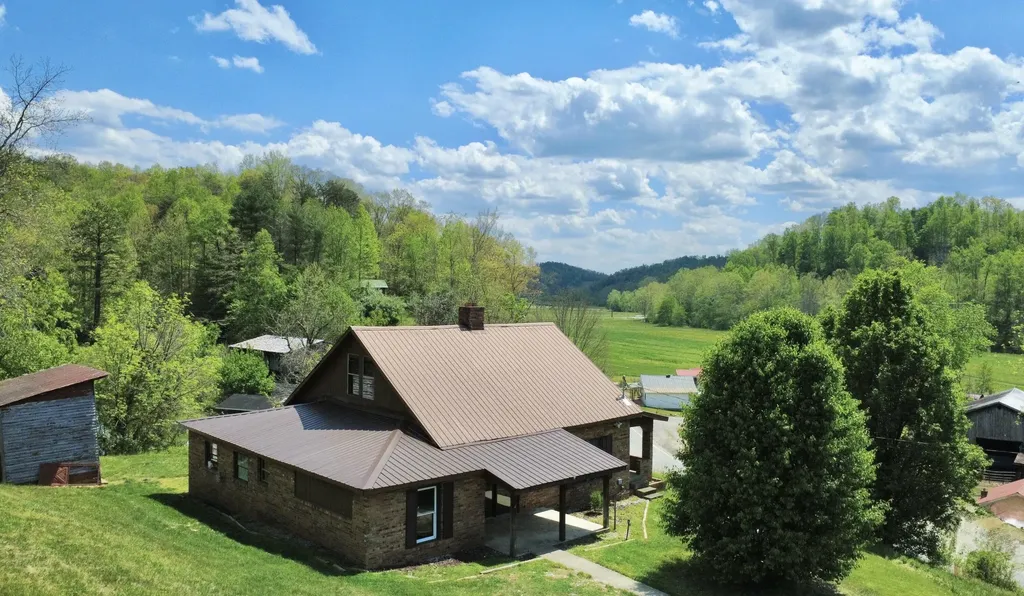 8289 Highway 460 West Liberty KY 41472