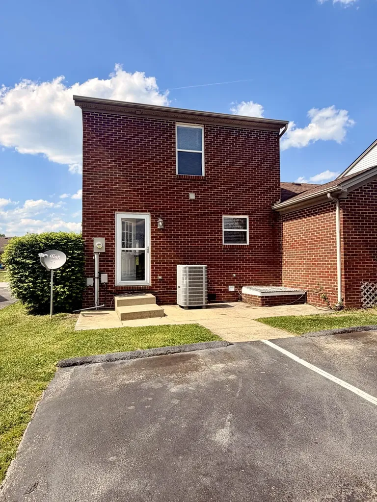 523 Tecumseh Trail Versailles KY 40383